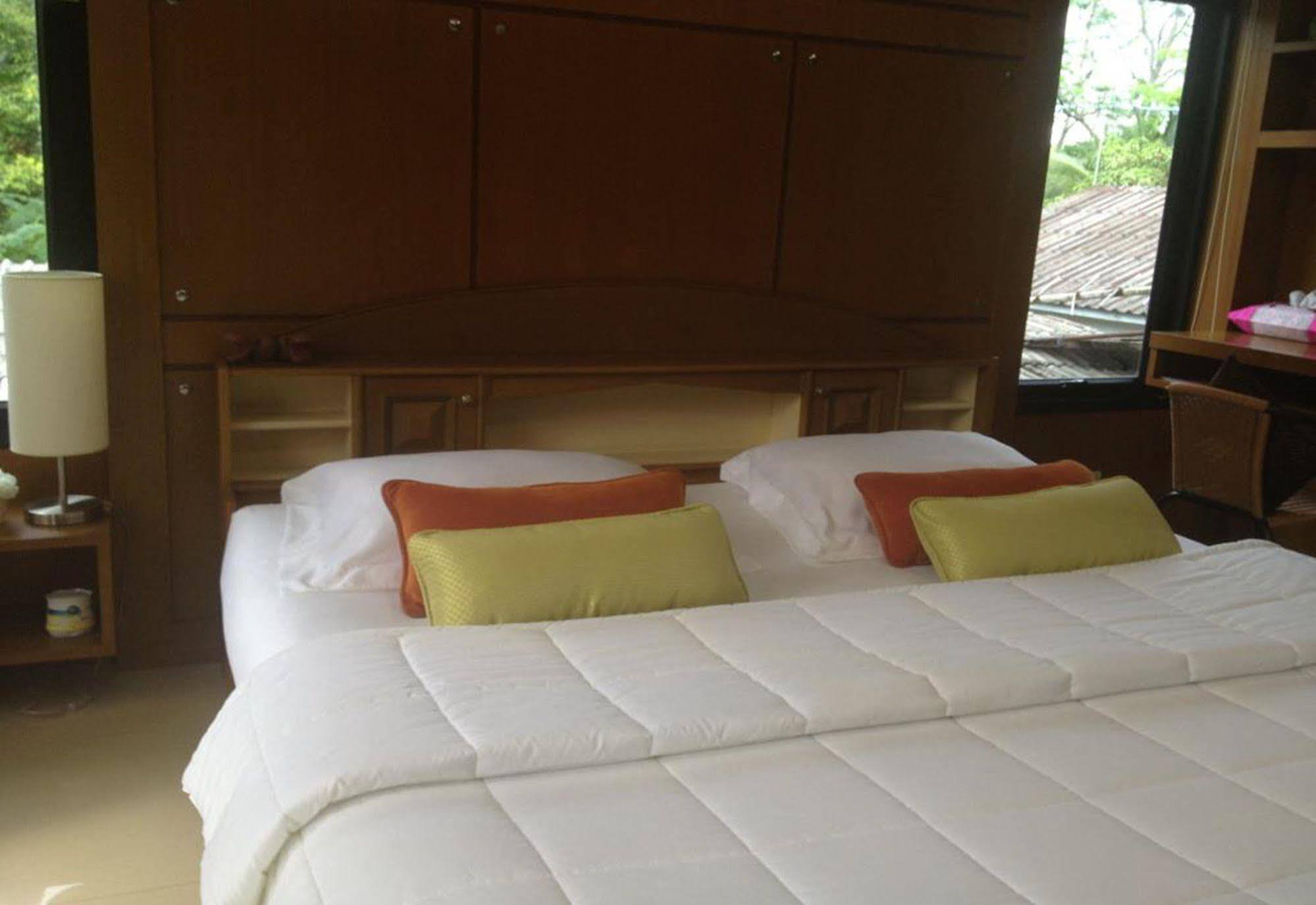 Ruankeaw Homestay Nai Harn エクステリア 写真